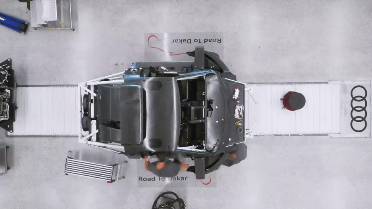 Footage: Audi RS Q e-tron 
