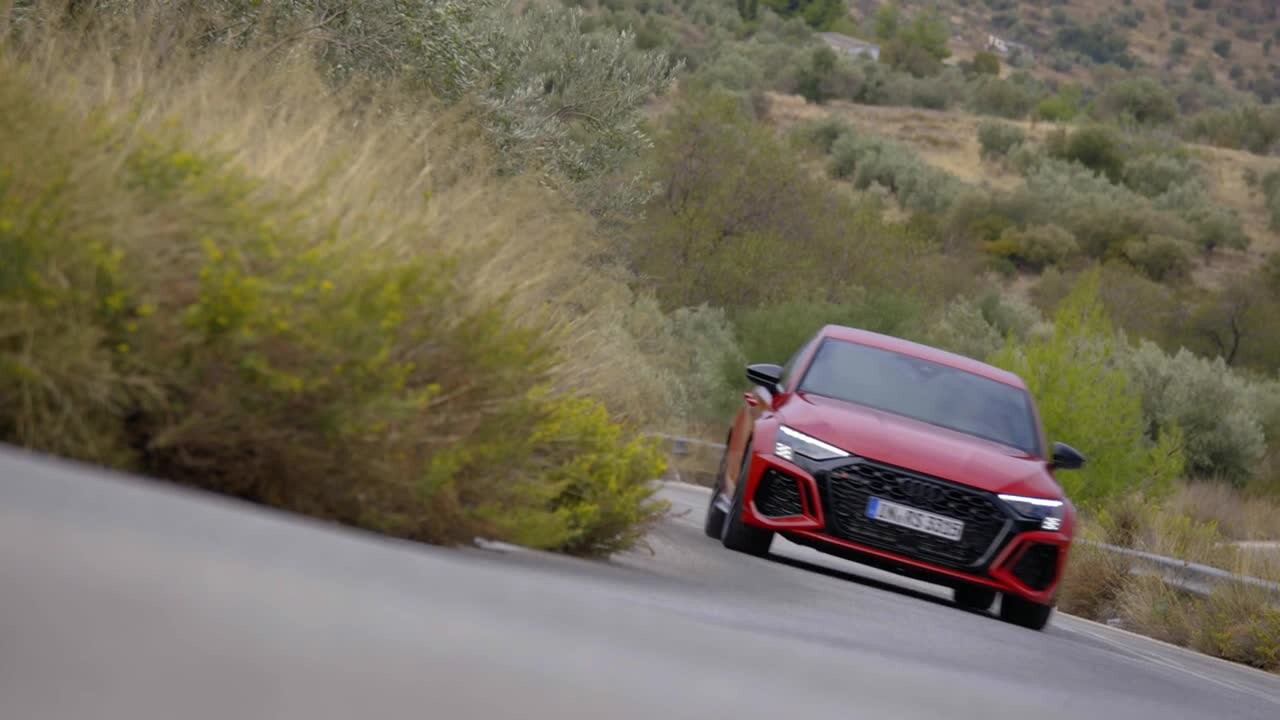 Footage: Audi RS 3 Sportback Tango red