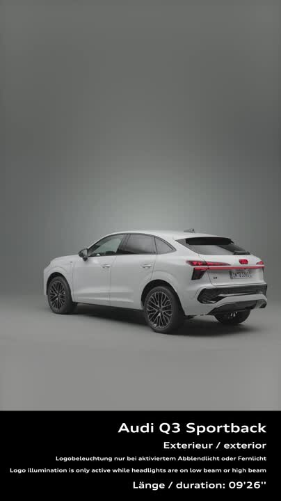 Audi Q3 Sportback - Footage (Studio, vertical)