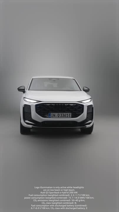 Audi Q3 Sportback - Trailer (Studio, vertical)