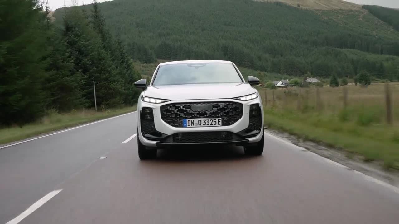 Audi Q3 Sportback Glacier white - Footage (on location)