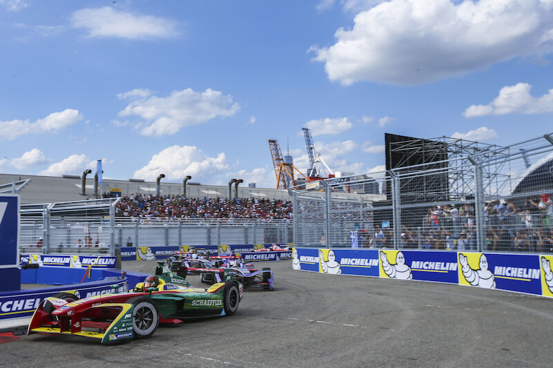 Wyścigi Formuły E w Nowym Jorku: kierowca Audi, Lucas di Grassi, dogania czołówkę