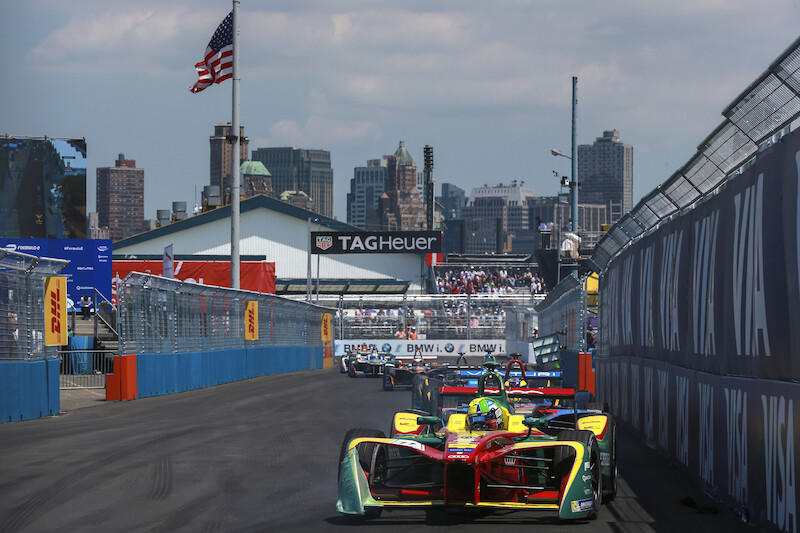 Wyścigi Formuły E w Nowym Jorku: kierowca Audi, Lucas di Grassi, dogania czołówkę