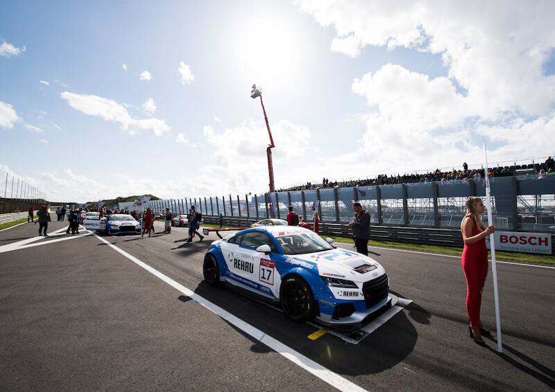 Philip Ellis i Mikel Azcona podzielili się zwycięstwami w pucharze Audi Sport TT Cup w Zandvoort