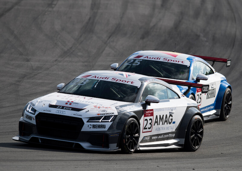Philip Ellis i Mikel Azcona podzielili się zwycięstwami w pucharze Audi Sport TT Cup w Zandvoort
