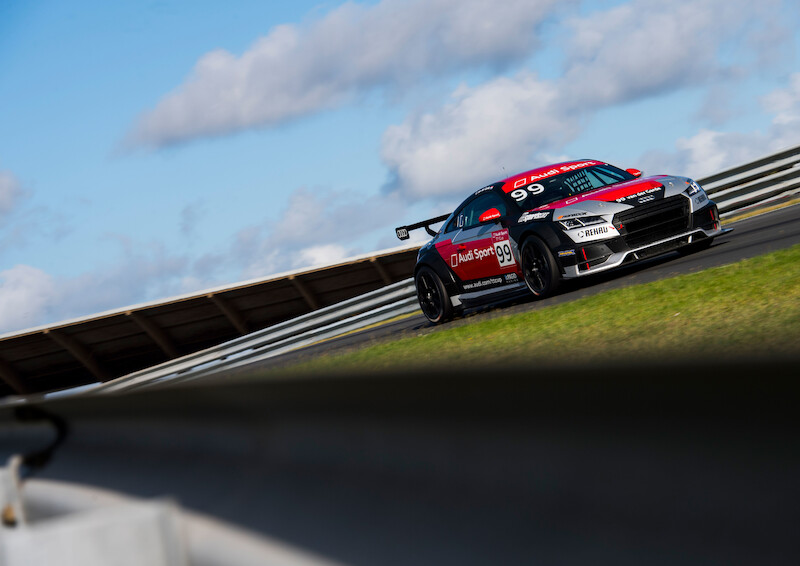 Philip Ellis i Mikel Azcona podzielili się zwycięstwami w pucharze Audi Sport TT Cup w Zandvoort
