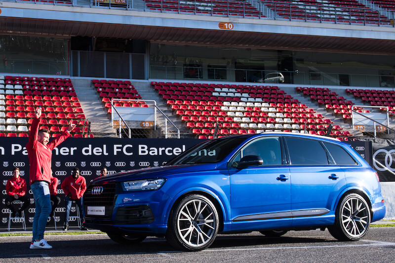 Z boiska wprost na tor wyścigowy: piłkarze FC Barcelona za kierownicami Audi