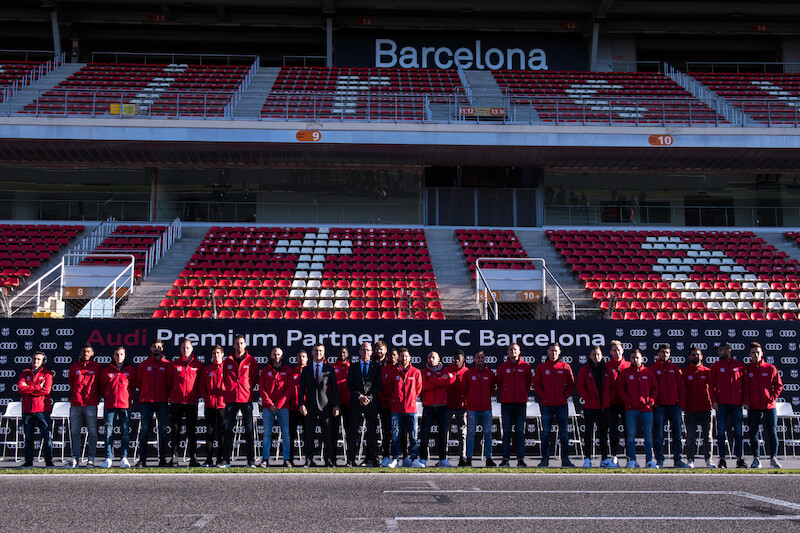 Z boiska wprost na tor wyścigowy: piłkarze FC Barcelona za kierownicami Audi