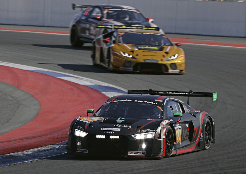 Audi R8 LMS z Gosią Rdest za kierownicą zwycięża 24-godzinny wyścig w Dubaju w klasie GT4