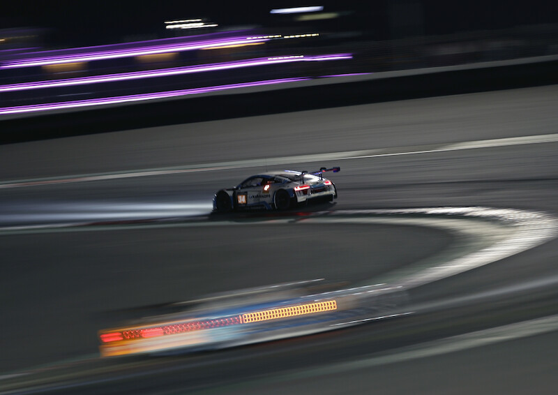Audi R8 LMS z Gosią Rdest za kierownicą zwycięża 24-godzinny wyścig w Dubaju w klasie GT4