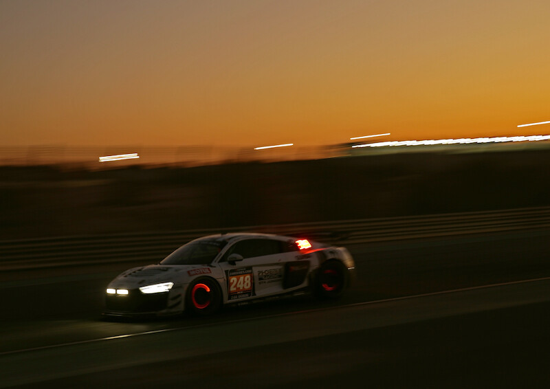 Audi R8 LMS z Gosią Rdest za kierownicą zwycięża 24-godzinny wyścig w Dubaju w klasie GT4