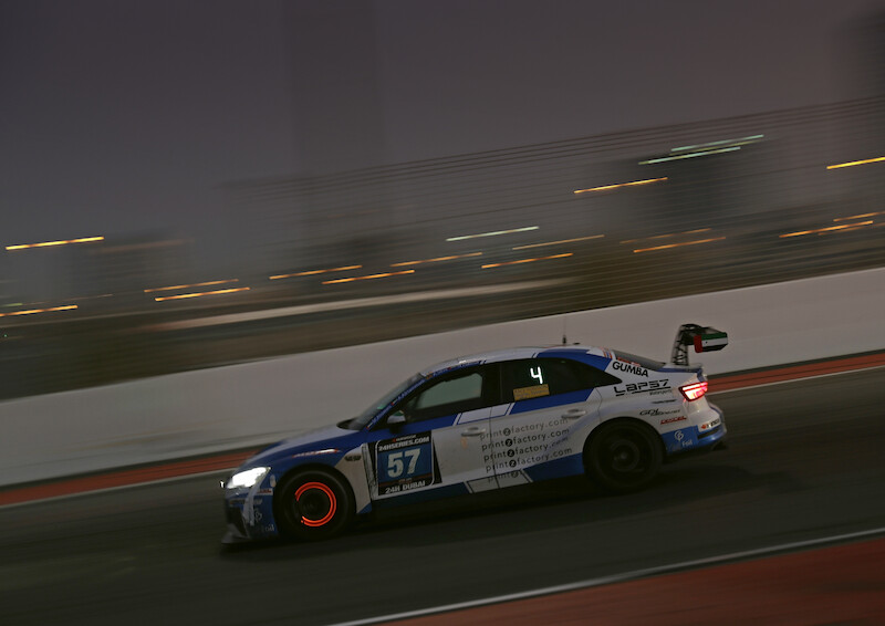 Audi R8 LMS z Gosią Rdest za kierownicą zwycięża 24-godzinny wyścig w Dubaju w klasie GT4