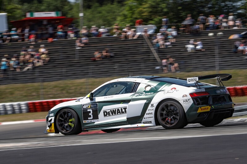 Gosia Rdest za kierownicą Audi R8 LMS GT4 wygrywa wyścig na torze Nürburgring