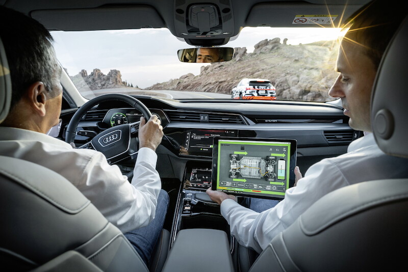 Przejęcie kontroli: Prototyp Audi e-tron - test rekuperacji