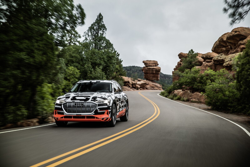 Przejęcie kontroli: Prototyp Audi e-tron - test rekuperacji