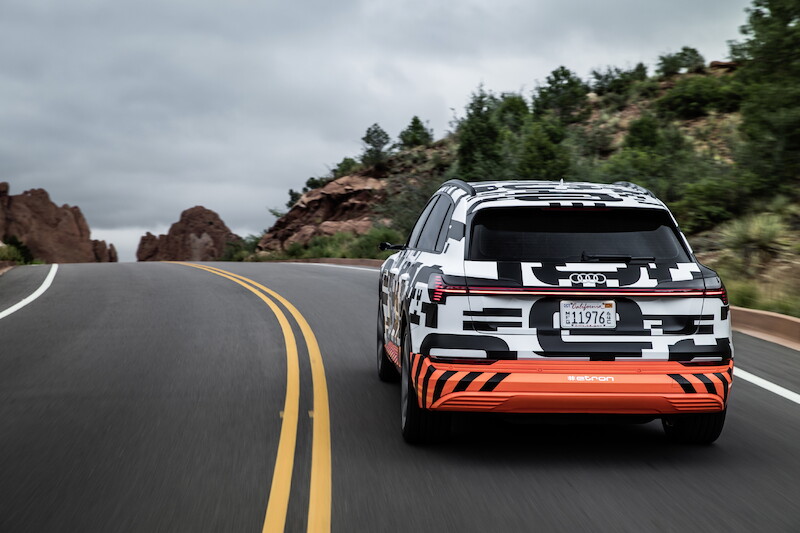 Przejęcie kontroli: Prototyp Audi e-tron - test rekuperacji