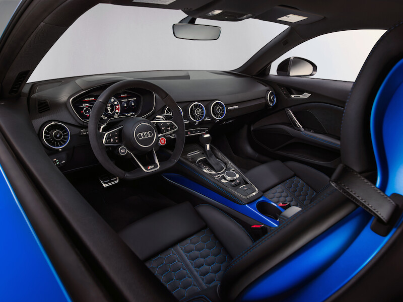 Kompaktowy samochód sportowy w swej szczytowej formie: nowe Audi TT RS Coupé