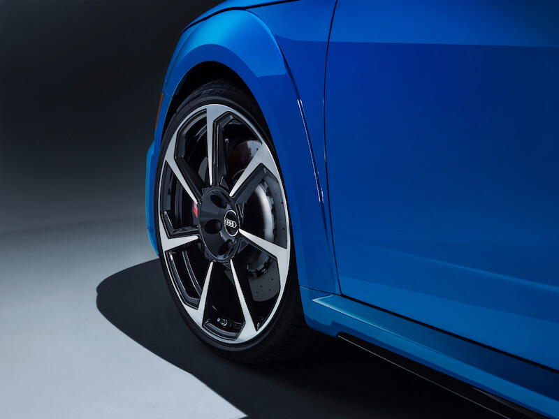 Kompaktowy samochód sportowy w swej szczytowej formie: nowe Audi TT RS Coupé