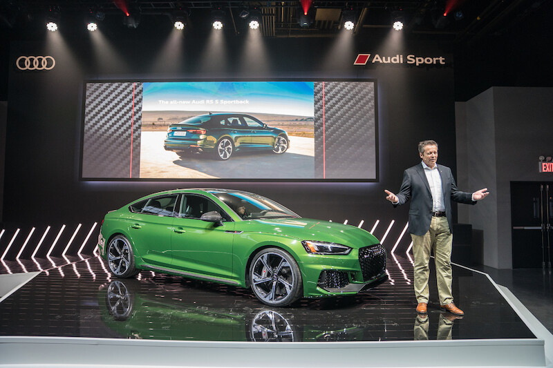 Nadzwyczajne właściwości jezdne i emocjonująca stylistyka: w polskich salonach czterech pierścieni można już zamawiać Audi RS 5 Sportback