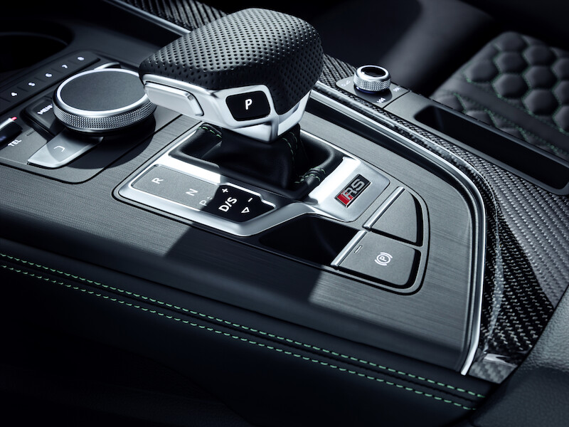 Nadzwyczajne właściwości jezdne i emocjonująca stylistyka: w polskich salonach czterech pierścieni można już zamawiać Audi RS 5 Sportback