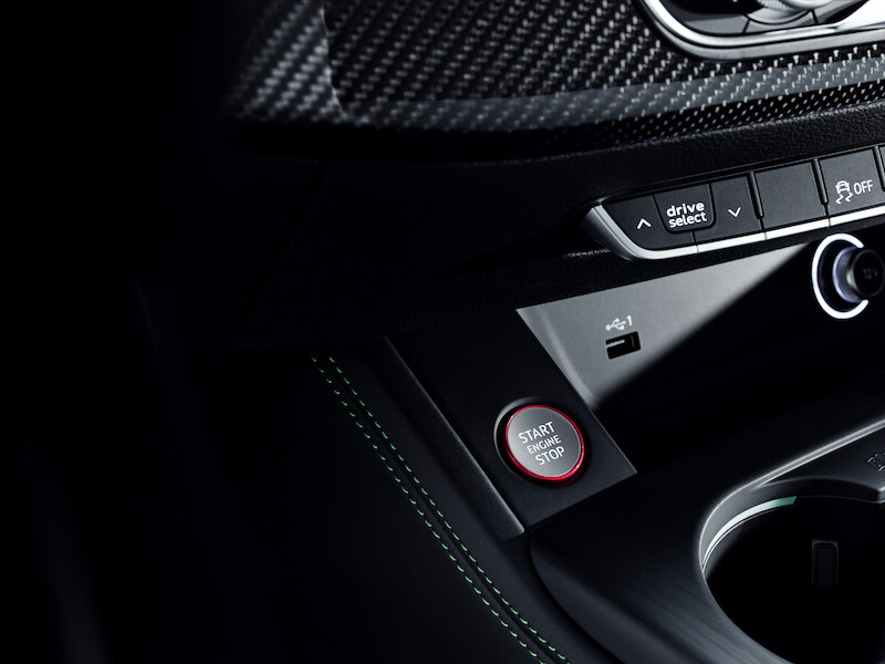 Nadzwyczajne właściwości jezdne i emocjonująca stylistyka: w polskich salonach czterech pierścieni można już zamawiać Audi RS 5 Sportback