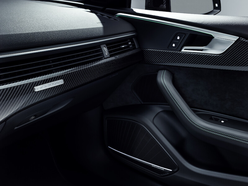 Nadzwyczajne właściwości jezdne i emocjonująca stylistyka: w polskich salonach czterech pierścieni można już zamawiać Audi RS 5 Sportback