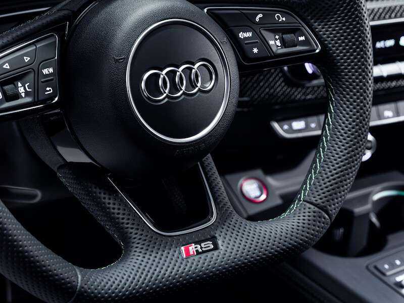 Nadzwyczajne właściwości jezdne i emocjonująca stylistyka: w polskich salonach czterech pierścieni można już zamawiać Audi RS 5 Sportback