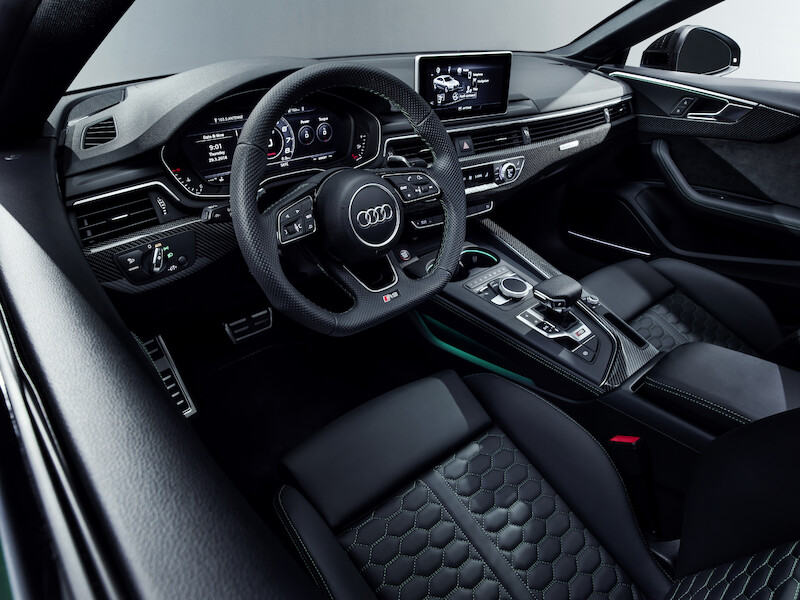 Nadzwyczajne właściwości jezdne i emocjonująca stylistyka: w polskich salonach czterech pierścieni można już zamawiać Audi RS 5 Sportback