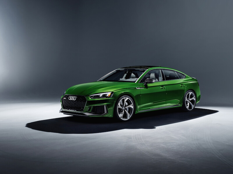 Nadzwyczajne właściwości jezdne i emocjonująca stylistyka: w polskich salonach czterech pierścieni można już zamawiać Audi RS 5 Sportback