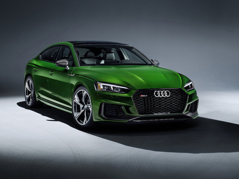 Nadzwyczajne właściwości jezdne i emocjonująca stylistyka: w polskich salonach czterech pierścieni można już zamawiać Audi RS 5 Sportback