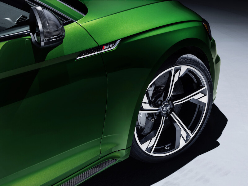 Nadzwyczajne właściwości jezdne i emocjonująca stylistyka: w polskich salonach czterech pierścieni można już zamawiać Audi RS 5 Sportback