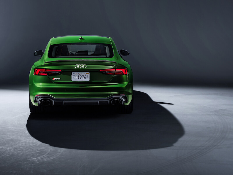 Nadzwyczajne właściwości jezdne i emocjonująca stylistyka: w polskich salonach czterech pierścieni można już zamawiać Audi RS 5 Sportback