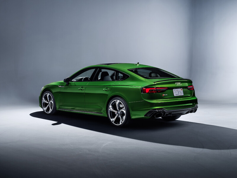 Nadzwyczajne właściwości jezdne i emocjonująca stylistyka: w polskich salonach czterech pierścieni można już zamawiać Audi RS 5 Sportback