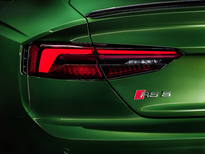 Nadzwyczajne właściwości jezdne i emocjonująca stylistyka: w polskich salonach czterech pierścieni można już zamawiać Audi RS 5 Sportback