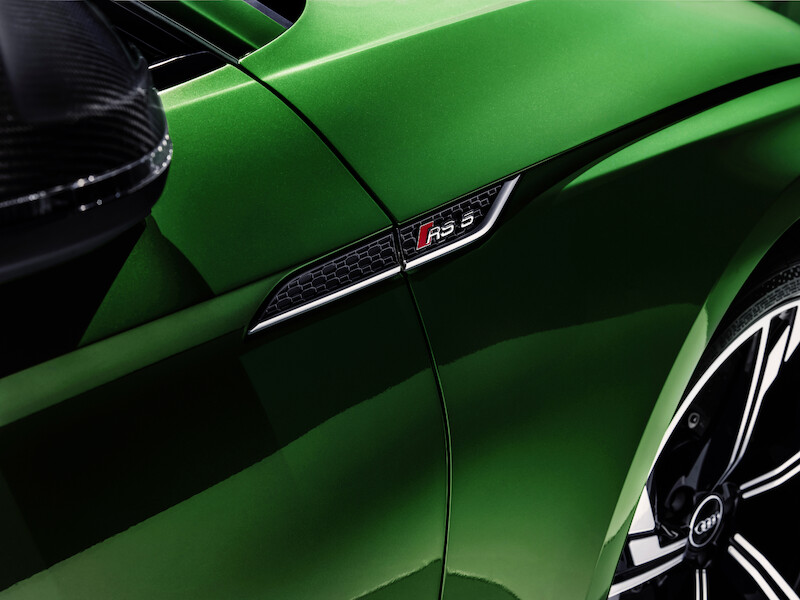 Nadzwyczajne właściwości jezdne i emocjonująca stylistyka: w polskich salonach czterech pierścieni można już zamawiać Audi RS 5 Sportback