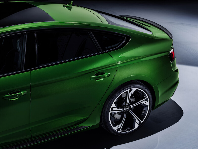 Nadzwyczajne właściwości jezdne i emocjonująca stylistyka: w polskich salonach czterech pierścieni można już zamawiać Audi RS 5 Sportback