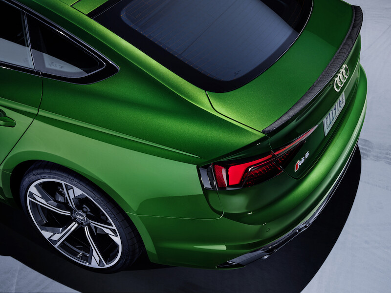Nadzwyczajne właściwości jezdne i emocjonująca stylistyka: w polskich salonach czterech pierścieni można już zamawiać Audi RS 5 Sportback