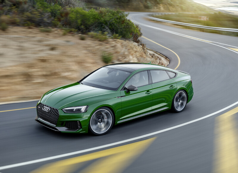 Nadzwyczajne właściwości jezdne i emocjonująca stylistyka: w polskich salonach czterech pierścieni można już zamawiać Audi RS 5 Sportback