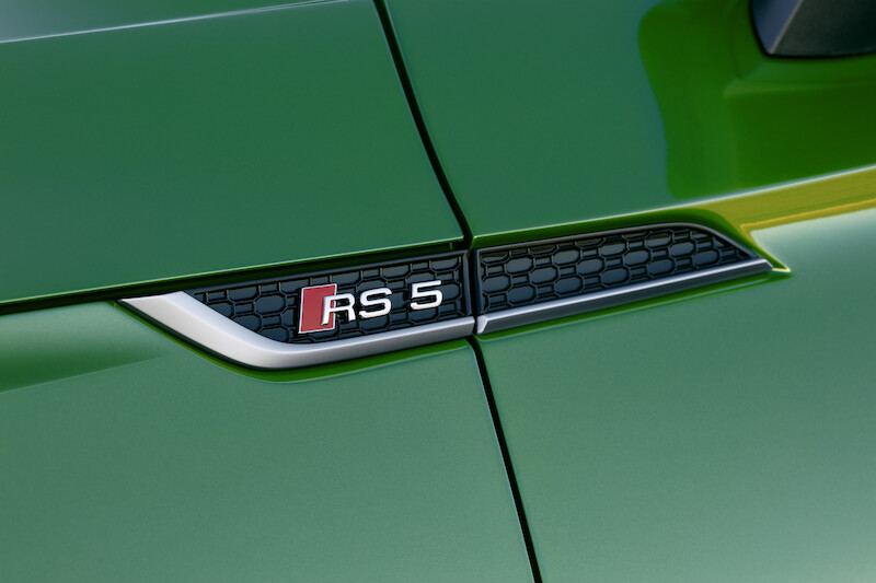 Nadzwyczajne właściwości jezdne i emocjonująca stylistyka: w polskich salonach czterech pierścieni można już zamawiać Audi RS 5 Sportback