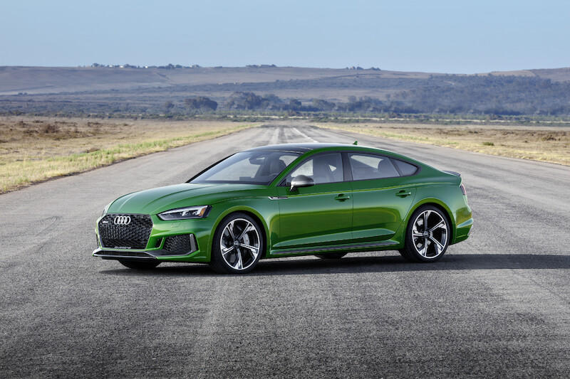 Nadzwyczajne właściwości jezdne i emocjonująca stylistyka: w polskich salonach czterech pierścieni można już zamawiać Audi RS 5 Sportback