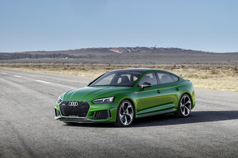 Nadzwyczajne właściwości jezdne i emocjonująca stylistyka: w polskich salonach czterech pierścieni można już zamawiać Audi RS 5 Sportback