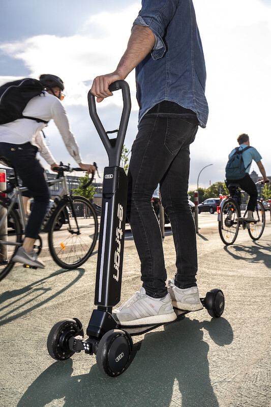Audi e-tron Scooter: połączenie hulajnogi i deskorolki