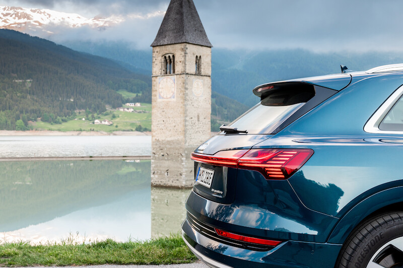 Dziesięć państw w 24 godziny: Audi e-tron w drodze