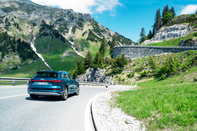Dziesięć państw w 24 godziny: Audi e-tron w drodze