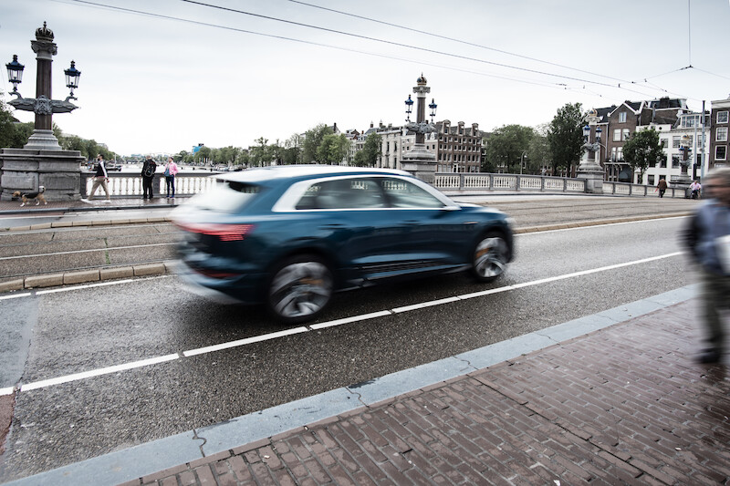 Dziesięć państw w 24 godziny: Audi e-tron w drodze