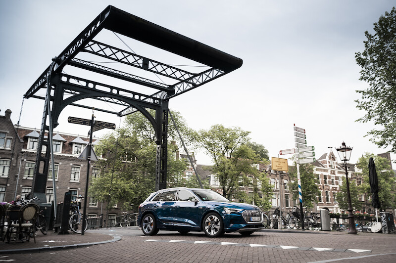 Dziesięć państw w 24 godziny: Audi e-tron w drodze
