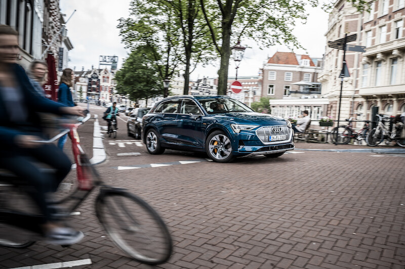 Dziesięć państw w 24 godziny: Audi e-tron w drodze