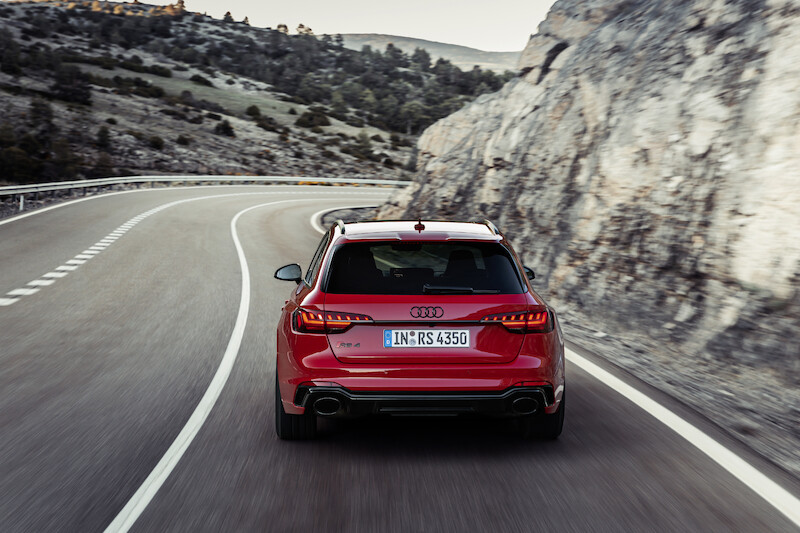 Odświeżenie mocnego kombi: Nowe Audi RS 4 Avant