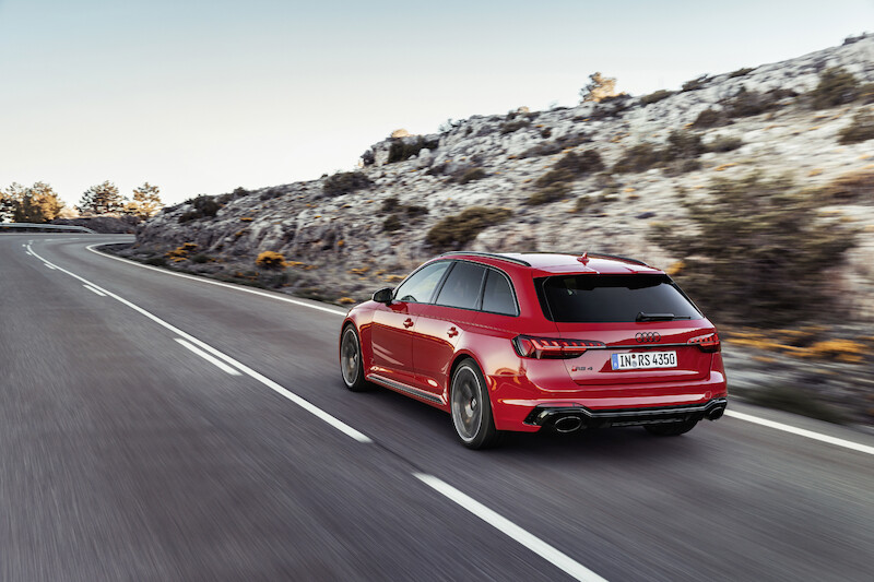 Odświeżenie mocnego kombi: Nowe Audi RS 4 Avant