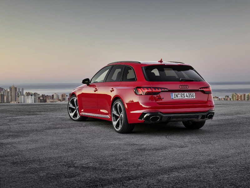 Odświeżenie mocnego kombi: Nowe Audi RS 4 Avant